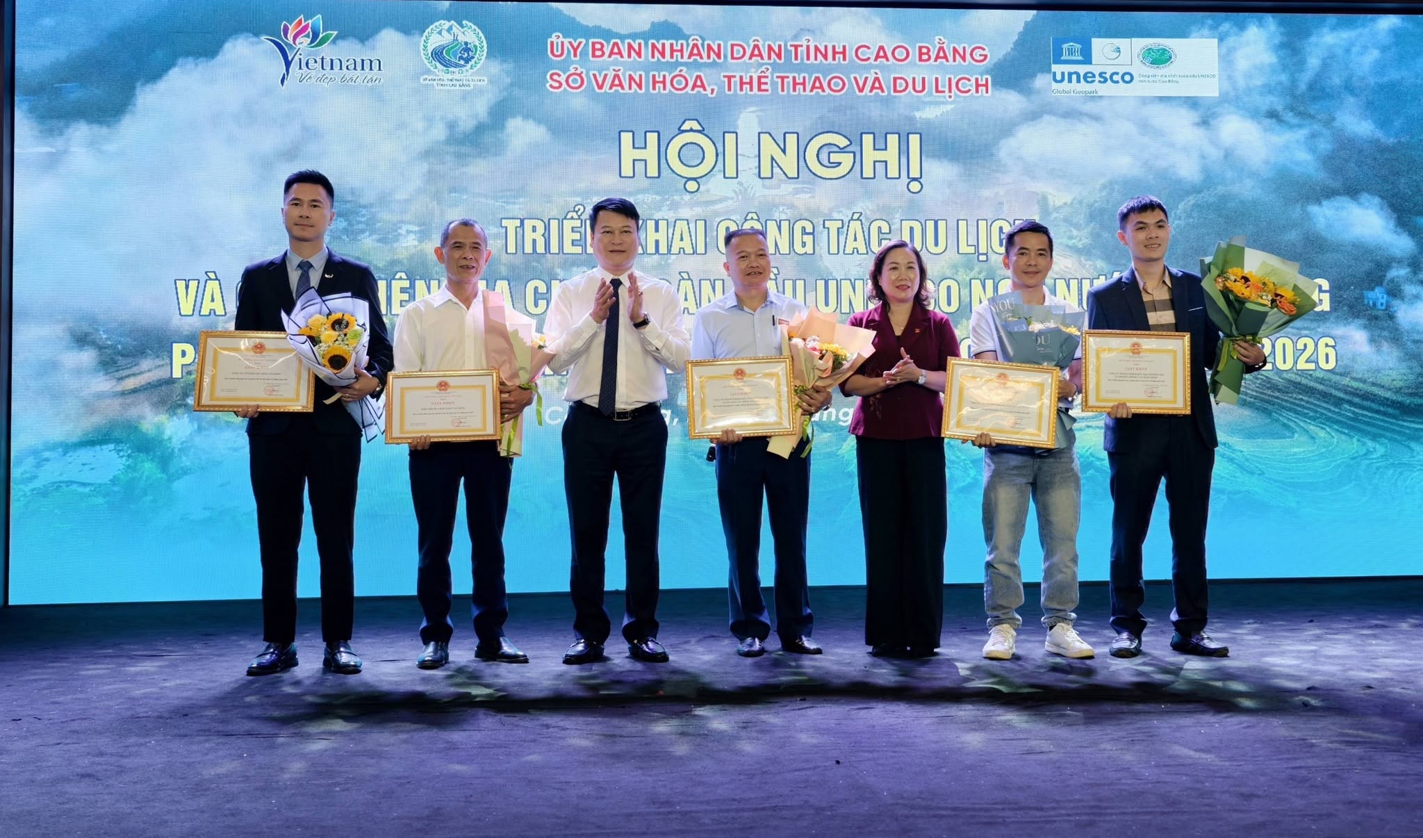 Sở Văn hóa - Thể thao và Du lịch khen thưởng 5 tập thể, 5 cá nhân có đóng góp tích cực trong công tác du lịch năm 2025. Trong đó có Cao Bằng Travel